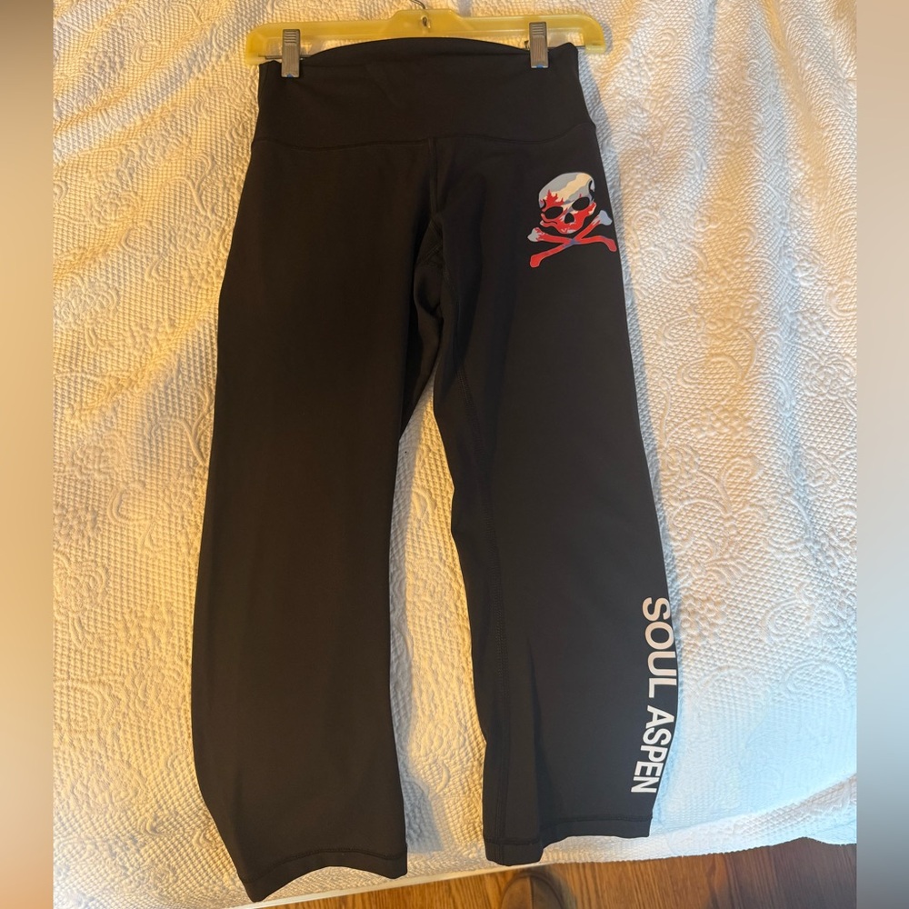 Lululemon SOUL Aspen "In The Flow" Crop leggings black size 6